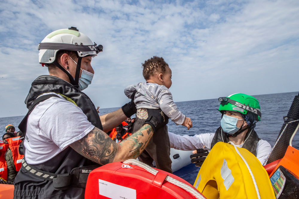 Refugiados en Europa a bordo del Geo Barents.