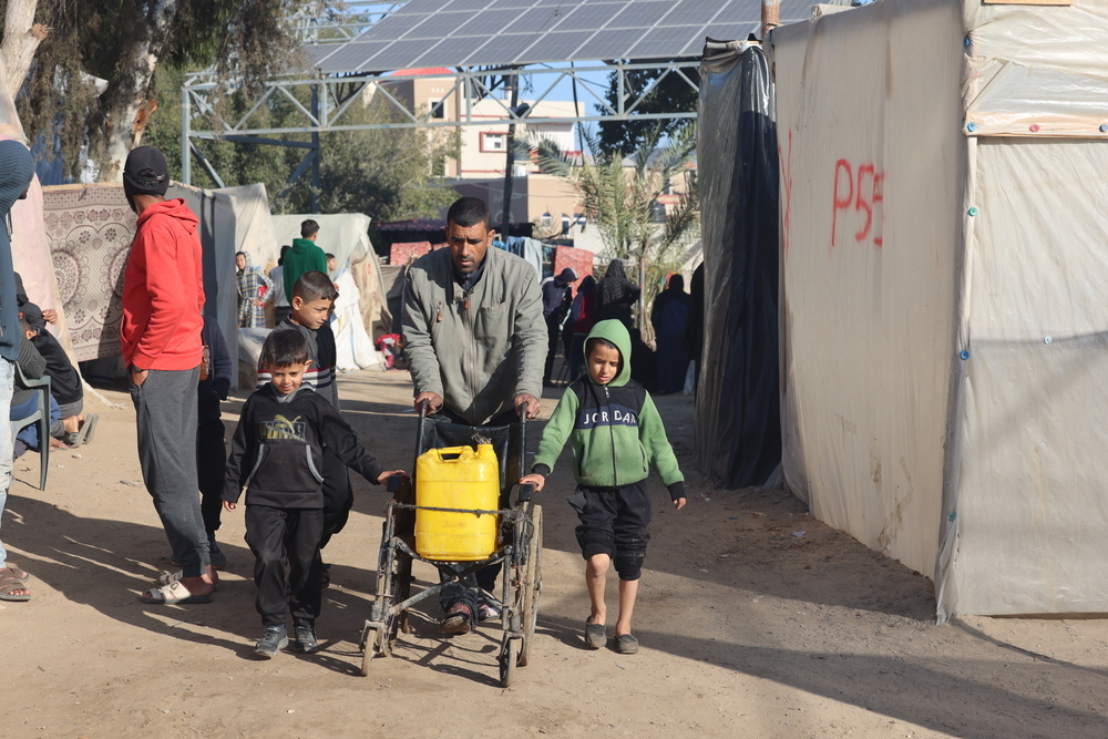 MSF estableció puntos de distribución de agua en Gaza. 
