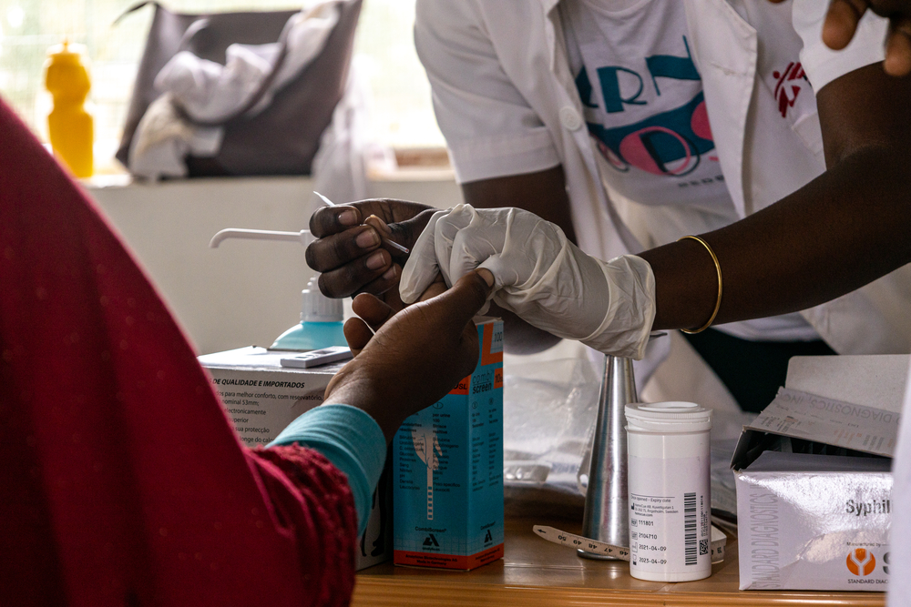 Test rápido de malaria en Mozambique.