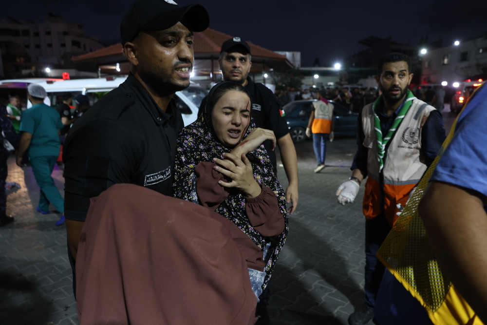 Hospital Nasser recibe heridos por los bombardeos en Gaza.