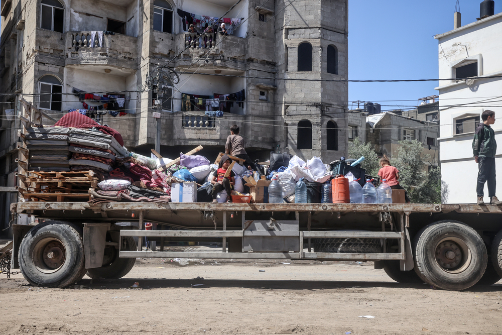 Desplazamiento masivo de palestinos en Rafah, Gaza. 