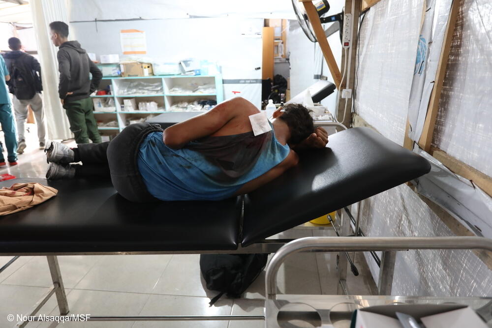 Sin comida en la tienda que compartía con su familia, Ashraf, de 17 años, acudió a un punto de distribución de alimentos el 23 de junio. Le dispararon por ir a buscar comida.