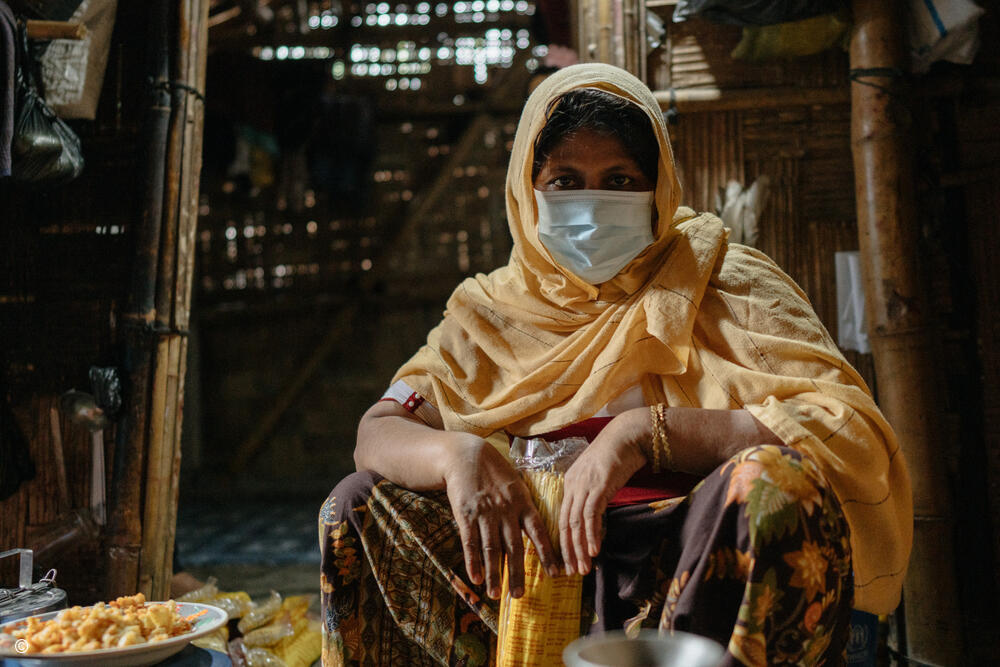 En junio de 2025, el fotoperiodista rohingya Zia Sahat Hero y el fotógrafo de MSF Australia Victor Caringal realizaron una serie de fotografías para mostrar cómo los rohingya se han adaptado a la vida cotidiana en los campos de refugiados de Kutapalong, cerca de Cox's Bazaar, Bangladesh.
