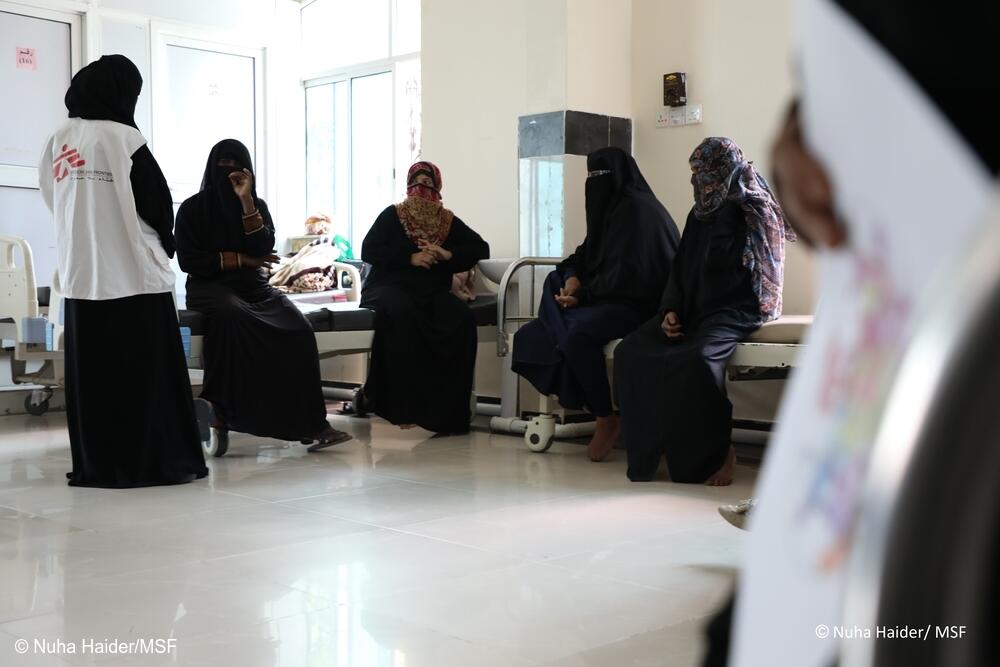 Aida Mohamed trabaja como consejera en el hospital materno-infantil de MSF en Houban, al tiempo que dirige sesiones grupales para los pacientes y cuidadores del servicio de consultas externas.