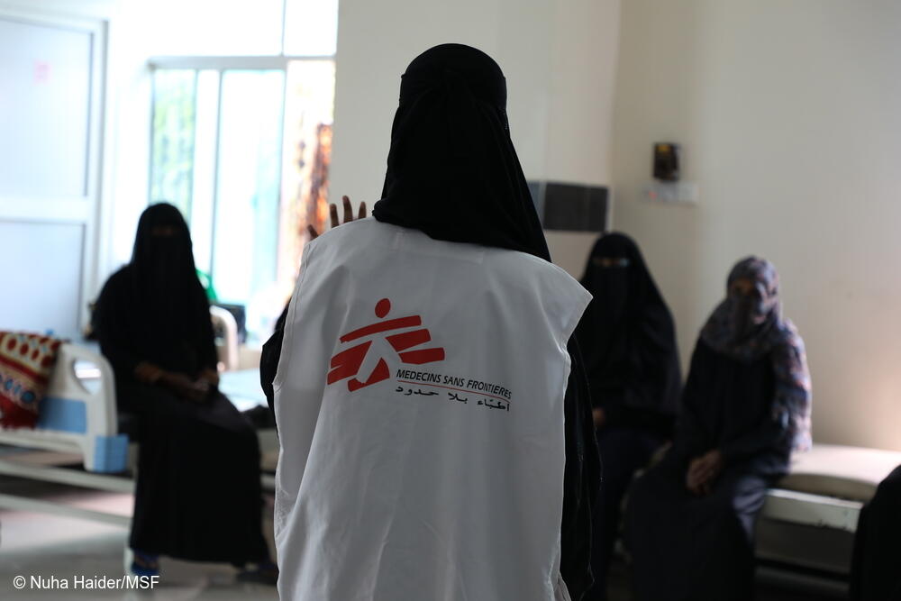Aida Mohamed trabaja como consejera en el hospital materno-infantil de MSF en Houban, al tiempo que dirige sesiones grupales para los pacientes y cuidadores del servicio de consultas externas.