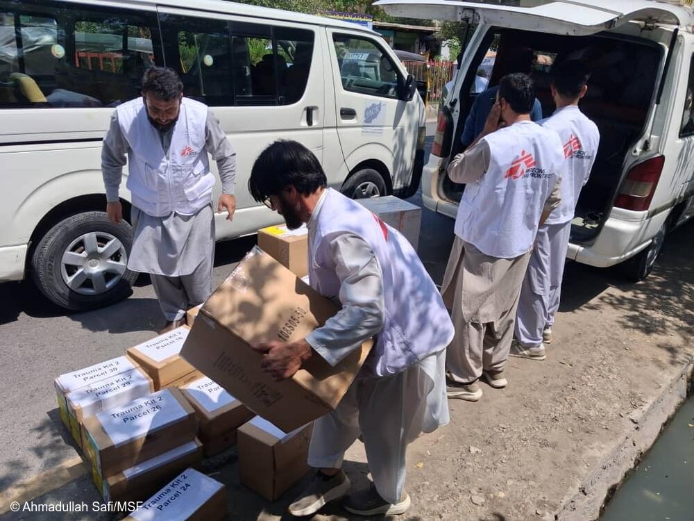 Distribuimos kits de emergencia post terremoto en Afganistán