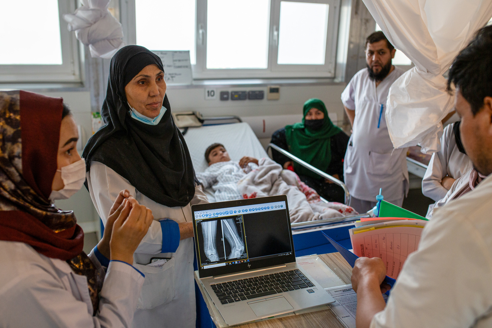 Cada mañana, el personal médico de MSF evalúa el estado de los pacientes ingresados en los departamentos de hospitalización.