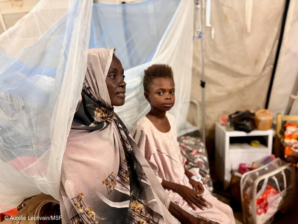 Niño siendo atendido por MSF en Tawila, Sudán