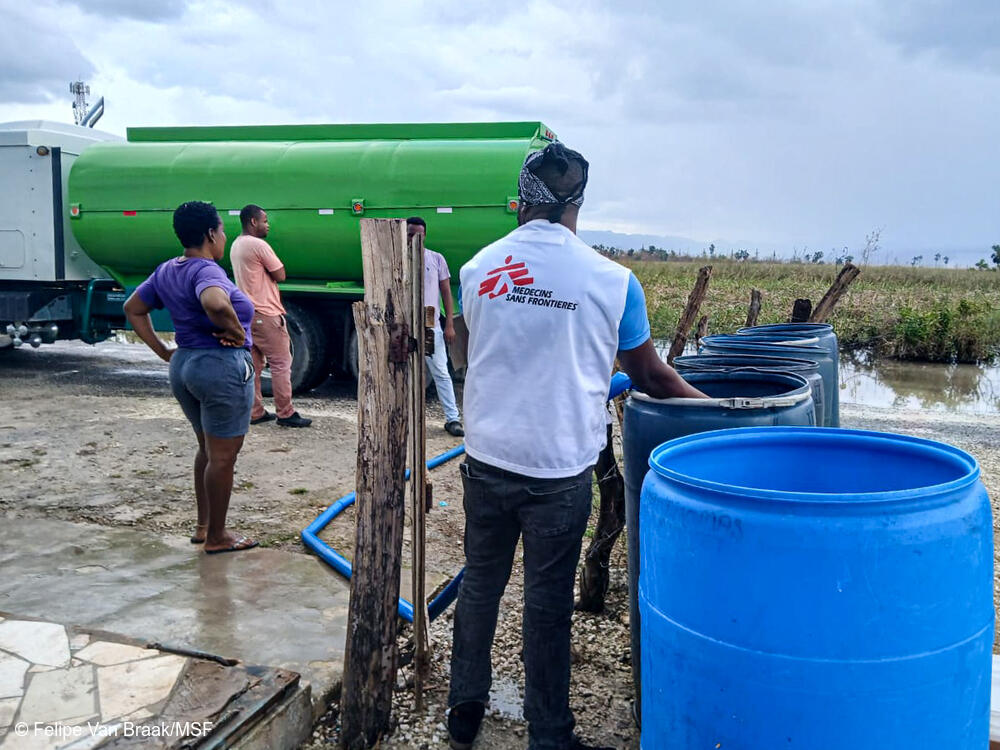 El 5 de noviembre nuestros equipos empezaron a distribuir agua limpia mediante camiones cuba a los habitantes de la apartada zona de Slipe, en la parroquia de Saint Elisabeth debido al Huracán Melissa.