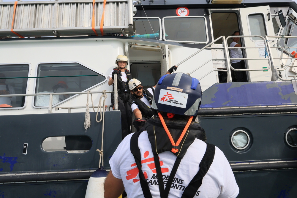 Equipo de MSF durante la capacitación a bordo del nuevo buque Oyvon. 